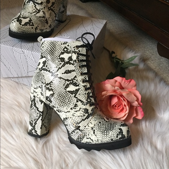 Faux leather snake print ankle boots - Picture 6 of 8
